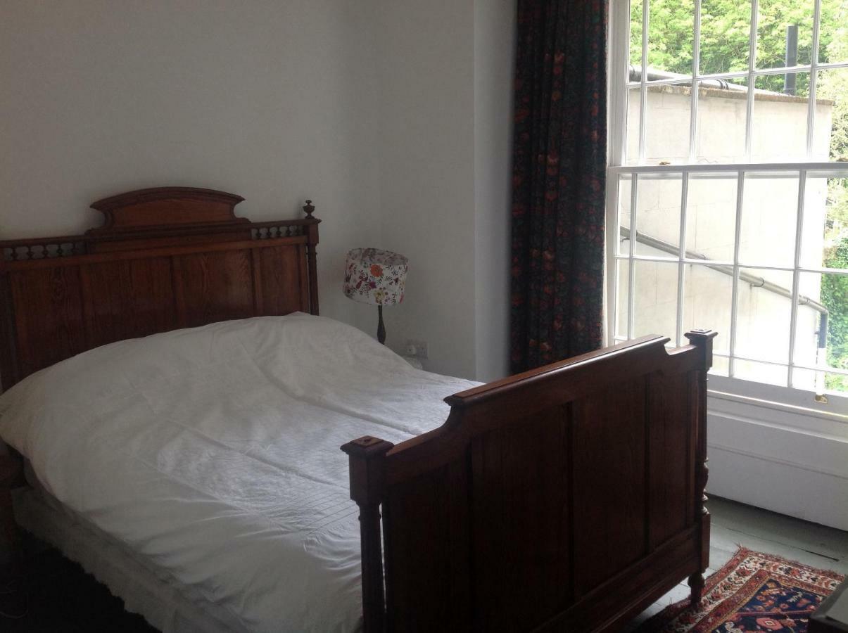 8A Spring Gardens Hotel ฮาเวอร์ฟอร์ดเวสต์ ภายนอก รูปภาพ