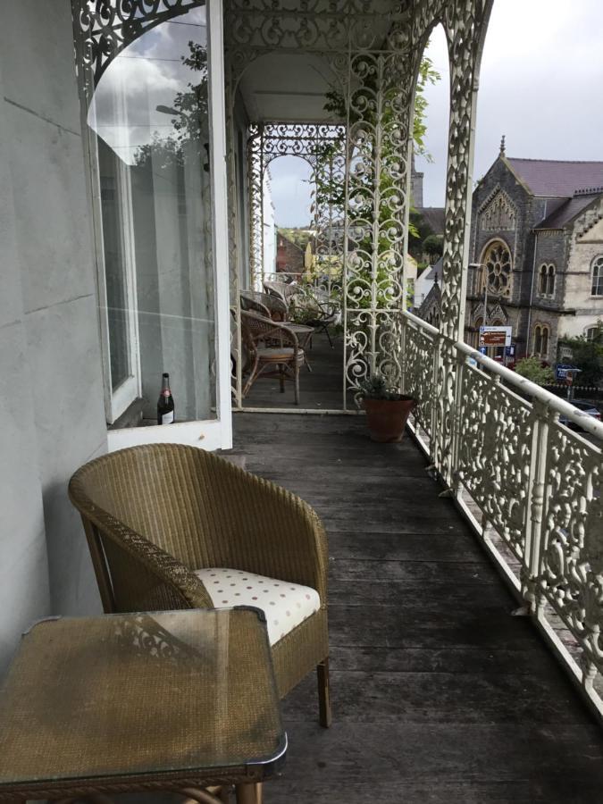 8A Spring Gardens Hotel ฮาเวอร์ฟอร์ดเวสต์ ภายนอก รูปภาพ